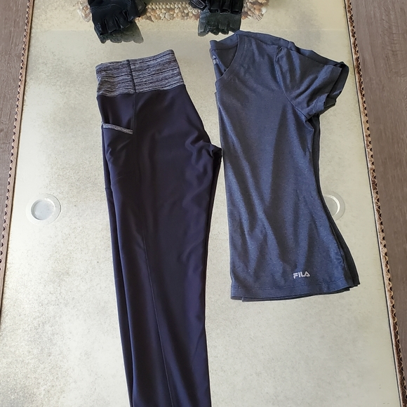 Fila short sleeve Size S - Picture 4 of 4